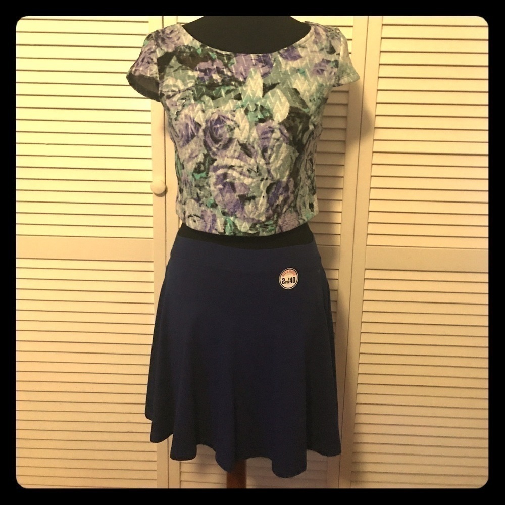 Crop top, floral Blue, Purple, and green - Picture 4 of 9